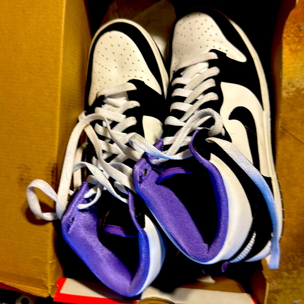 WMNS Nike Legend Essential Dunk High